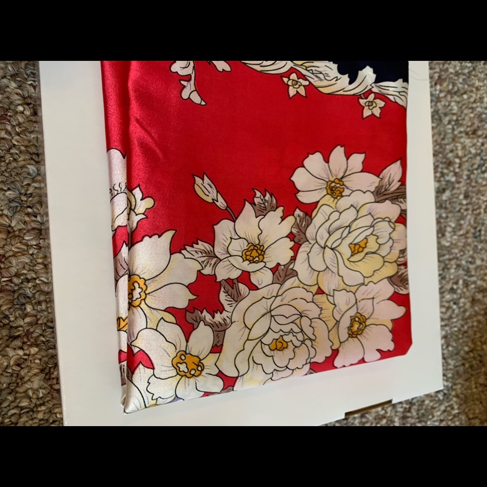 Patterned scarf - Picture 3 of 4